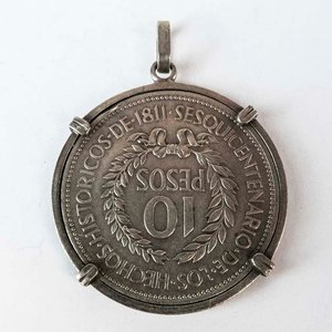 Moneda de Plata Uruguaya 10 Pesos 1961 Gaucho Engarzada - imagen 2