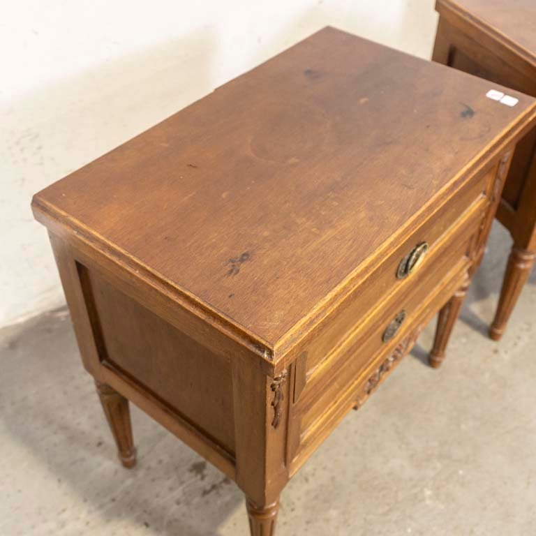 Muebles de madera ingleses con detalles antiguos - imagen 2