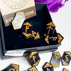 Runas Vikingas en Madera con Bolsa Violeta y Estuche Negro - imagen 2