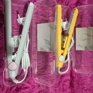 Lote siguiente: Dos Planchitas para el Pelo Nuevas en Caja