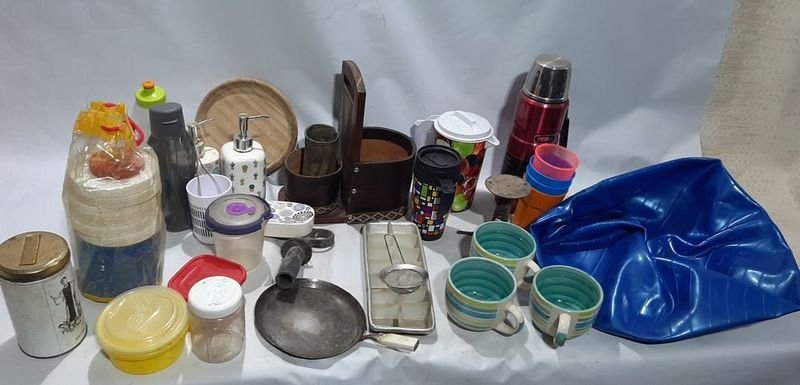 Lote Variado: Termo, Tazas, Jarras, Utensilios de Cocina y Pelota Inflable