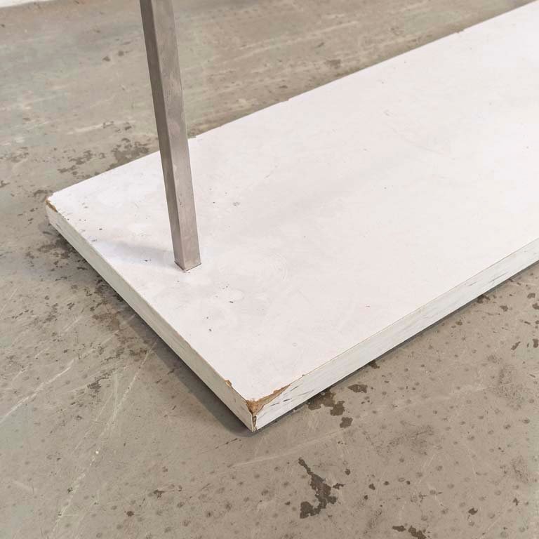 Perchero de acero inoxidable con base de compensado melamínico - imagen 2