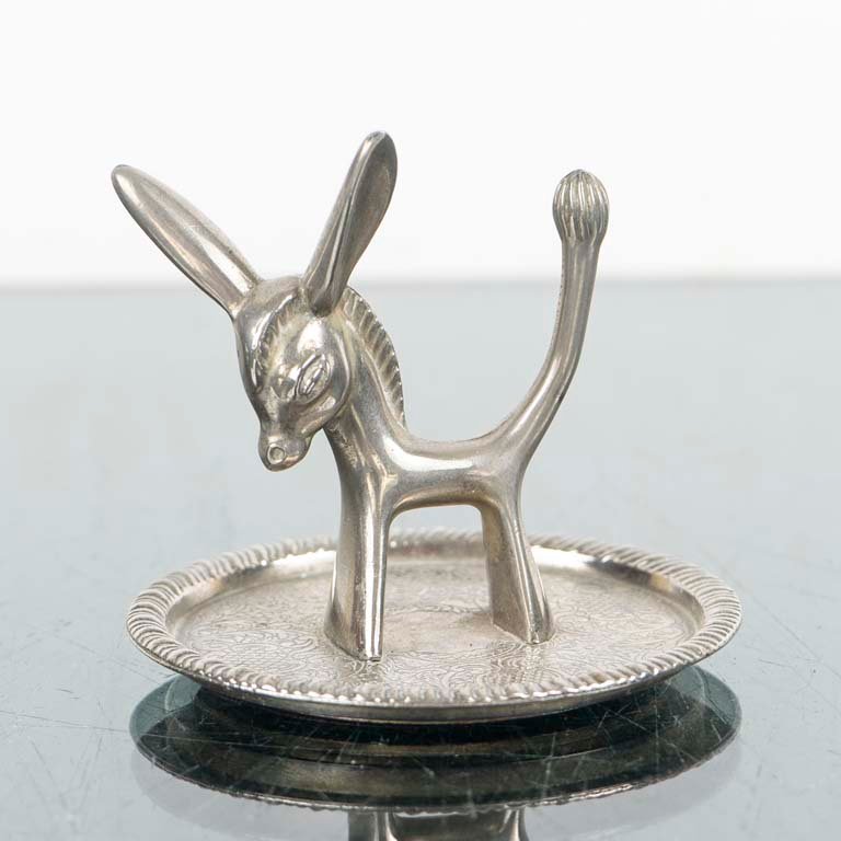 Lote anterior: Anillera de metal con figura