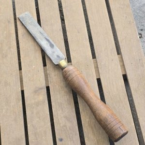 Lote siguiente: Formón de Carpintería con Mango de Madera
