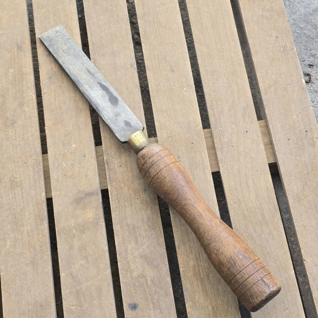Formón de Carpintería con Mango de Madera