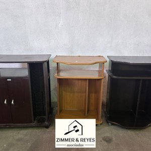 Lote anterior: Tres Muebles Auxiliares de Madera
