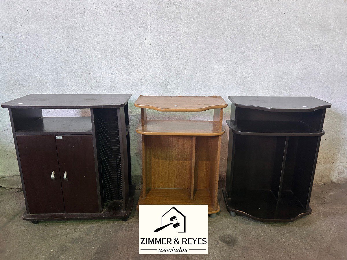 Tres Muebles Auxiliares de Madera