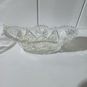 Tres piezas de cristal tallado: bombonera, plato divisor y cuenco - imagen 4