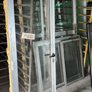 Lote de Ventanas y Puertas de Aluminio y Madera - imagen 2