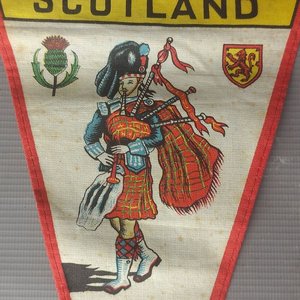 Banderín Vintage de Recuerdo de Escocia con Gaitero y Escudo - imagen 2