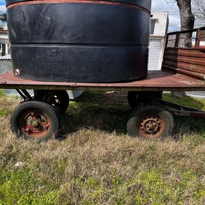 Carro de Arrastre de Metal con Tanque Grande - imagen 1