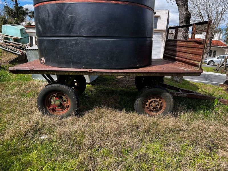 Carro de Arrastre de Metal con Tanque Grande