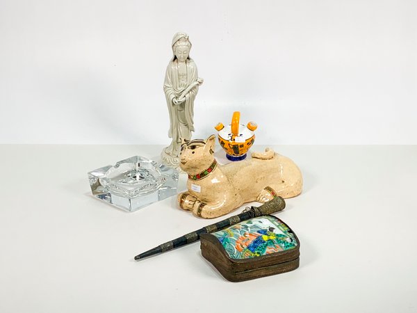 Lote siguiente: Colección de artículos decorativos orientales
