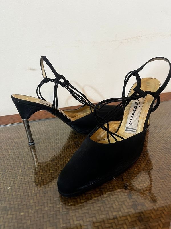 Zapatos de Fiesta Caressa Talle 37 Negro con Brillo y Taco Dorado - imagen 1