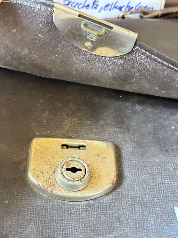 Antiguo maletín inglés de cuero negro con detalles en oro - imagen 2