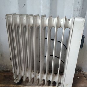 Radiador Eléctrico James Blanco con Ruedas - imagen 3