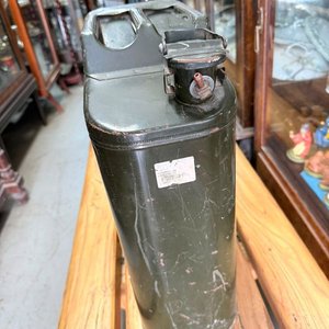 Bidón Metálico Militar Tipo Jerry Can Verde Oliva 20 Litros - imagen 5