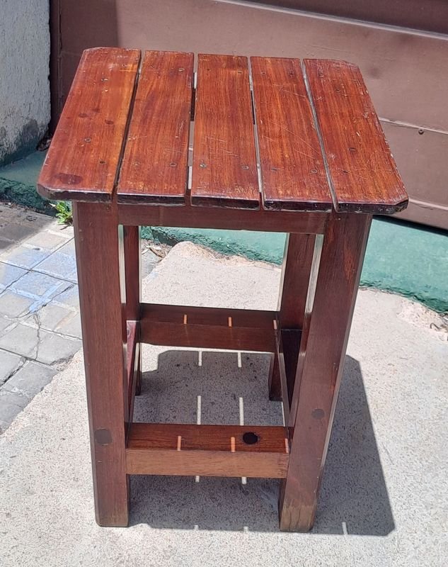 4 Taburetes en Madera Macisa en Excelentes Condiciones - imagen 3