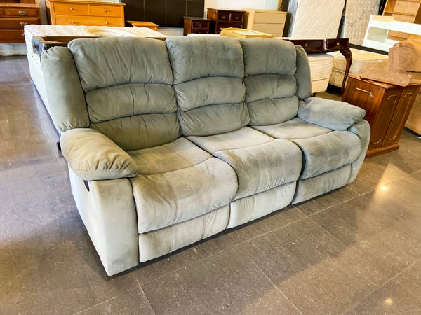 Sofá Reclinable de Tres Cuerpos Gris