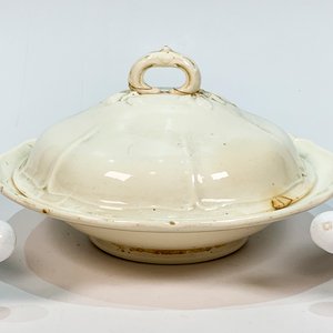 Juego de 6 Piezas de Cerámica: Guisera Beige con Tapa y 5 Cazuelas Rojas y Blancas - imagen 3