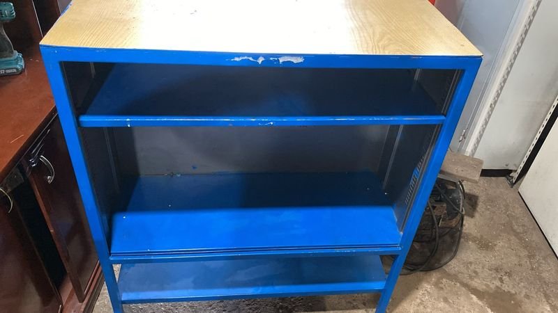 Estantería Metálica Azul con Divisiones y Tapa de Madera