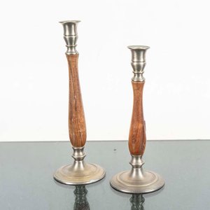 Lote siguiente: Par de Candeleros de Platina y Madera con Diseño Rústico