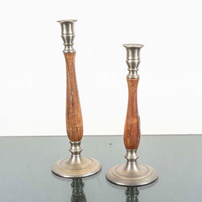 Par de Candeleros de Platina y Madera con Diseño Rústico