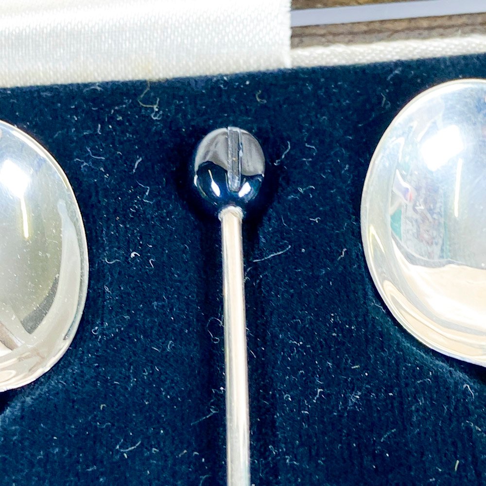 Seis cucharas de plata inglesa en estuche - imagen 3