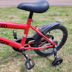 Bicicleta Infantil Roja con Canasto y Rueditas de Apoyo - imagen 4