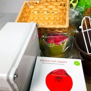 Lote Variado: Peluche, Lámpara, Canasto de Mimbre, Inflador y Cortaúñas Electrónico - imagen 3