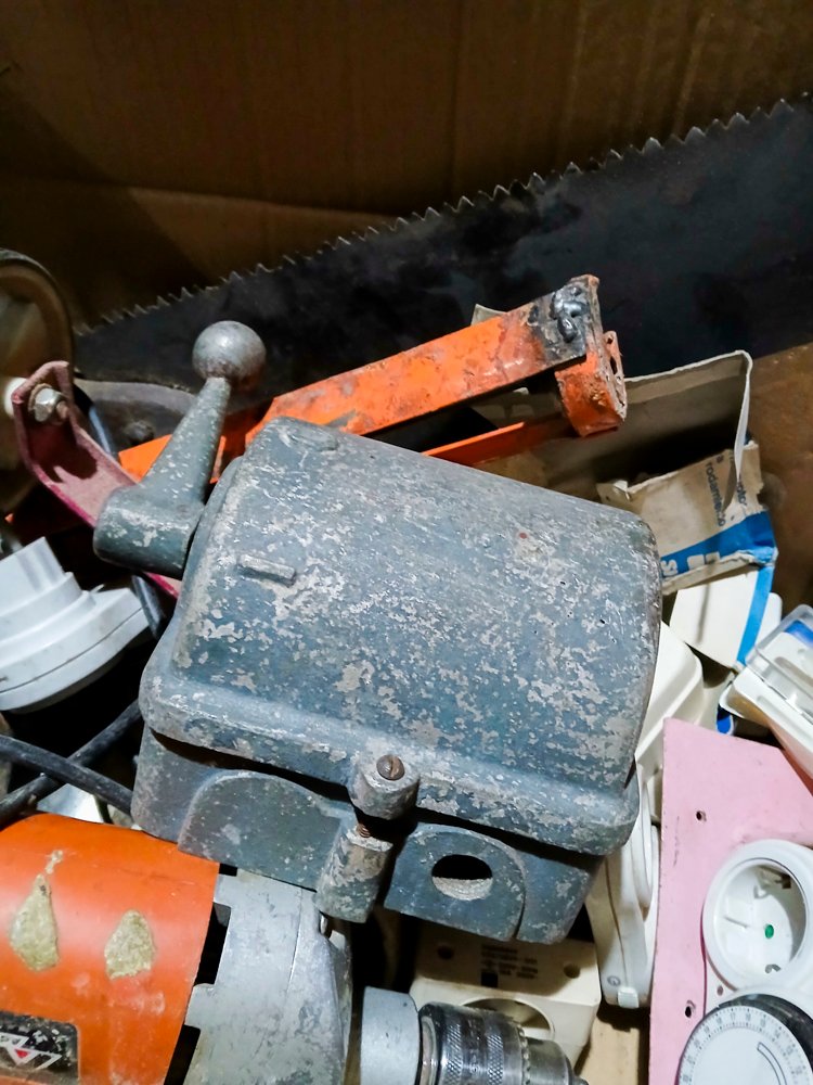 Conjunto de herramientas eléctricas y manuales - imagen 4