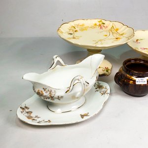 Conjunto de Porcelana: 2 Centros de Mesa, Jarrita, Azucarero y Salsera - imagen 4
