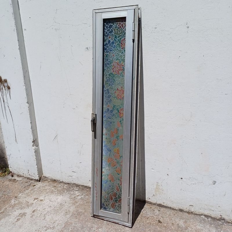 Puerta de aluminio con vidrio removible - imagen 2