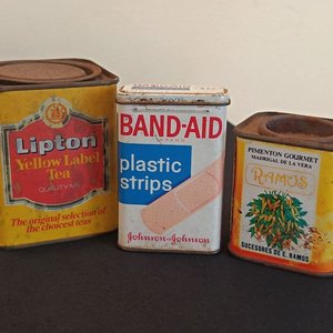 Lote de Latas Antiguas: Geniol, Lipton, Band-Aid y Más - imagen 18