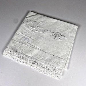 Mantel Blanco Bordado con 6 Servilletas y Encaje - imagen 1