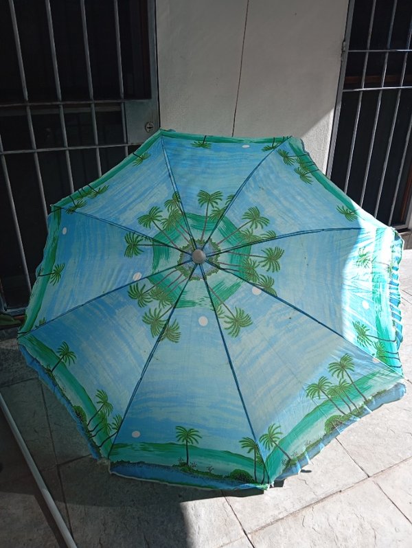 Sombrilla y silla plegable en buen estado - imagen 6
