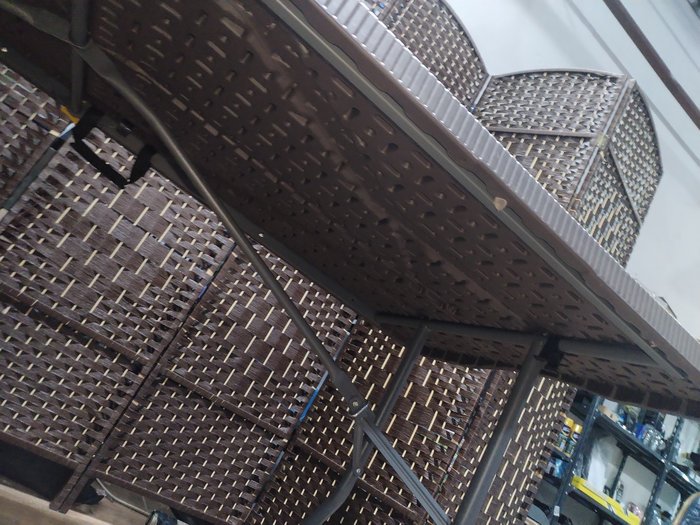 Mesa Plegable para Exterior con Estructura Metálica y Diseño de Rattán - imagen 4