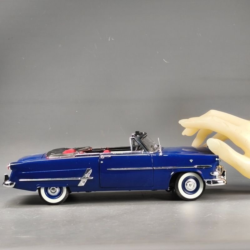 1953 Ford Crestline Sunliner Die-Cast Modelo en Escala 1:18 - imagen 11