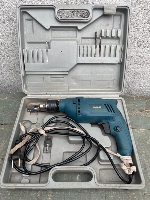 Taladro Eléctrico con Caja y Accesorios