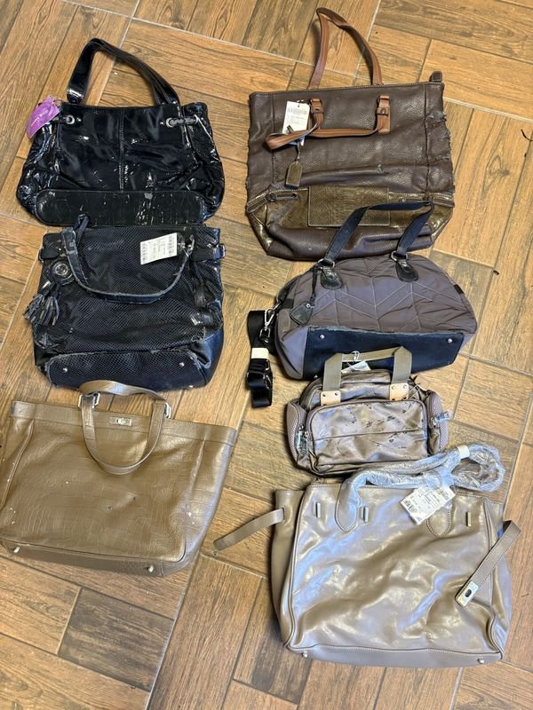 Lote de 7 Carteras de Mujer con Detalles Estéticos - imagen 1