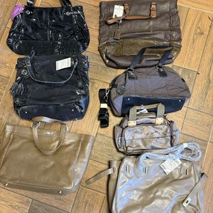 Lote anterior: Lote de 7 Carteras de Mujer con Detalles Estéticos