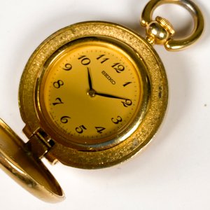 Reloj de Bolsillo Seiko Dorado y Moneda Conmemorativa Peruana - imagen 5