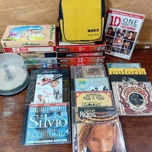 Lote siguiente: Lote Variado de CDs, Películas en VHS y Estuches