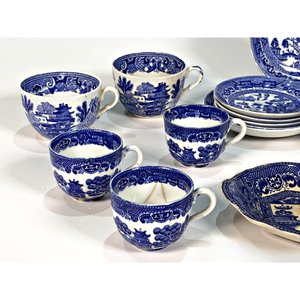 Juego de 14 Piezas de Loza Blanca y Azul con Decoración China - imagen 4