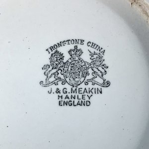 Servicio de Losa Inglesa J. & G. Meakin con Tapa y Asa Lateral, Blanco con Decoración Floral - imagen 4
