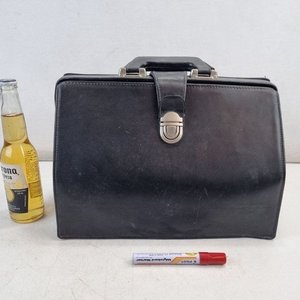 Maletín Antiguo de Cuero Negro Estilo Profesional - imagen 2
