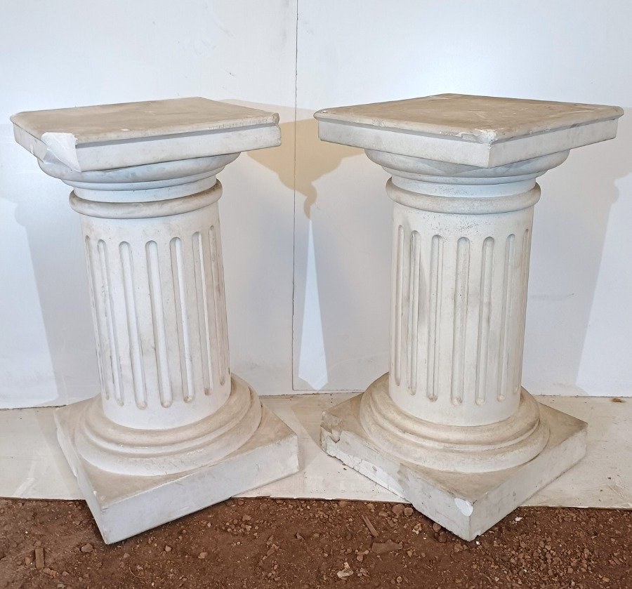 Par de pedestales en yeso con fisonomía de columna romana - imagen 8