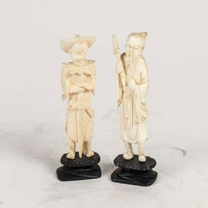 Lote siguiente: Par de Figuras Chinas de Marfil Estilo Antiguo