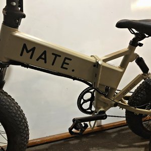 Bicicleta Eléctrica Plegable MATE.BIKE Beige 750W Nueva con Caja - imagen 4