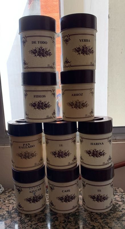 Lote anterior: Frascos de cocina en plástico vintage